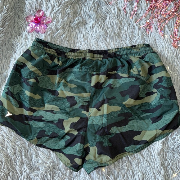 cute camo shorts ! โจ๐ - Picture 2 of 4